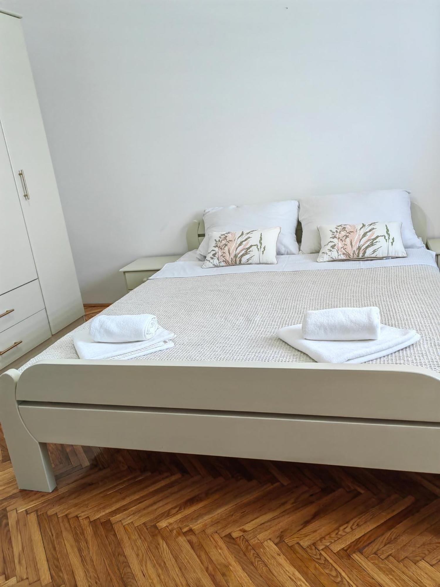 Orient Apartman Sremska Kamenica Ngoại thất bức ảnh